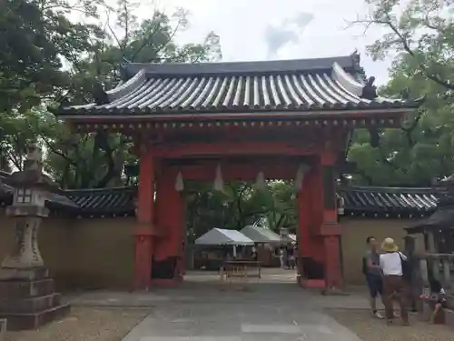 西宮神社の山門