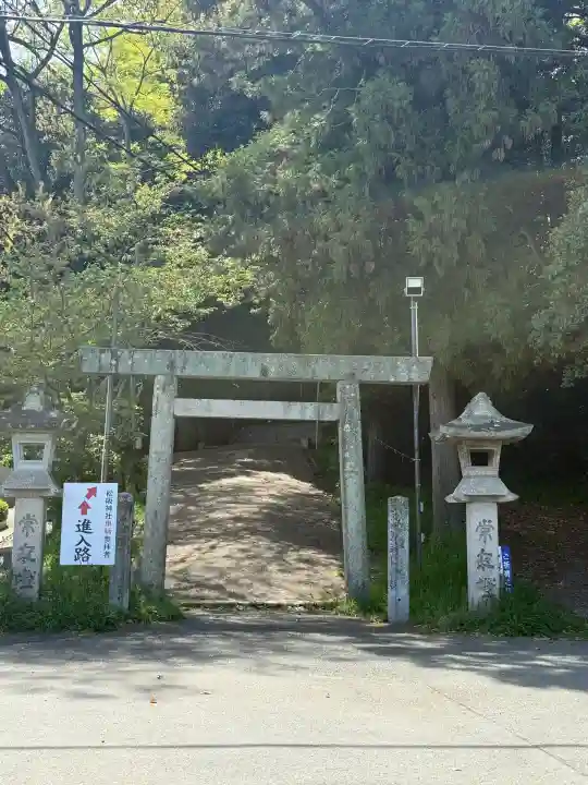 松阪神社の{uncategorized: "未分類", other: "その他", undefined: "問題あり", building: "その他建物", grave: "お墓", sacred_gate: "鳥居", guardian: "狛犬", statue: "像", buddha: "仏像", history: "歴史", nature: "自然", garden: "庭園", animal: "動物", pagoda: "塔", temizu: "手水舎", mountain_gate: "山門・神門", sanctuary: "本殿・本堂", subordinate: "末社・摂社", art: "芸術", scenery: "景色", jizo: "地蔵", ema: "絵馬", goshuin: "御朱印", omikuji: "おみくじ", items: "授与品その他", amulet: "お守り", goshuincho: "御朱印帳", eats: "食事", festival: "お祭り", votive_dance: "神楽", shichigosan: "七五三参", wedding: "結婚式", experience: "体験その他", initially: "初詣", around: "周辺", anti_infection: "感染症対策"}