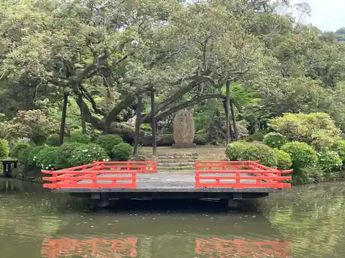 歌泉堂（春日大社神苑萬葉植物園内鎮座）(奈良県)