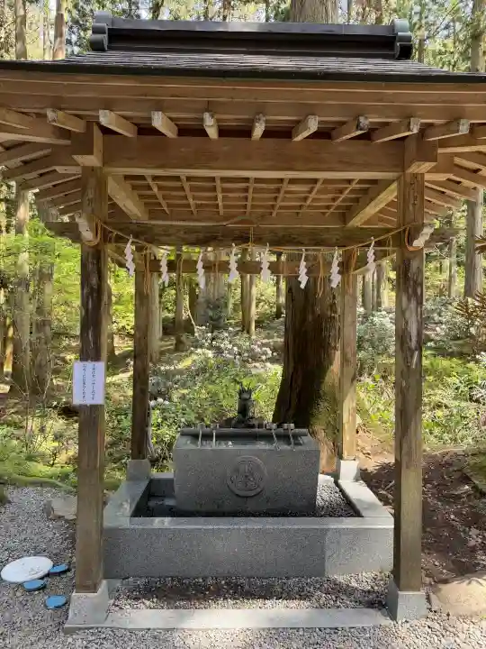 御岩神社の{uncategorized: "未分類", other: "その他", undefined: "問題あり", building: "その他建物", grave: "お墓", sacred_gate: "鳥居", guardian: "狛犬", statue: "像", buddha: "仏像", history: "歴史", nature: "自然", garden: "庭園", animal: "動物", pagoda: "塔", temizu: "手水舎", mountain_gate: "山門・神門", sanctuary: "本殿・本堂", subordinate: "末社・摂社", art: "芸術", scenery: "景色", jizo: "地蔵", ema: "絵馬", goshuin: "御朱印", omikuji: "おみくじ", items: "授与品その他", amulet: "お守り", goshuincho: "御朱印帳", eats: "食事", festival: "お祭り", votive_dance: "神楽", shichigosan: "七五三参", wedding: "結婚式", experience: "体験その他", initially: "初詣", around: "周辺", anti_infection: "感染症対策"}