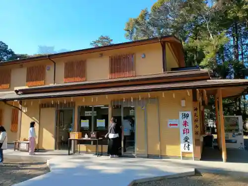 息栖神社の{uncategorized: "未分類", other: "その他", undefined: "問題あり", building: "その他建物", grave: "お墓", sacred_gate: "鳥居", guardian: "狛犬", statue: "像", buddha: "仏像", history: "歴史", nature: "自然", garden: "庭園", animal: "動物", pagoda: "塔", temizu: "手水舎", mountain_gate: "山門・神門", sanctuary: "本殿・本堂", subordinate: "末社・摂社", art: "芸術", scenery: "景色", jizo: "地蔵", ema: "絵馬", goshuin: "御朱印", omikuji: "おみくじ", items: "授与品その他", amulet: "お守り", goshuincho: "御朱印帳", eats: "食事", festival: "お祭り", votive_dance: "神楽", shichigosan: "七五三参", wedding: "結婚式", experience: "体験その他", initially: "初詣", around: "周辺", anti_infection: "感染症対策"}