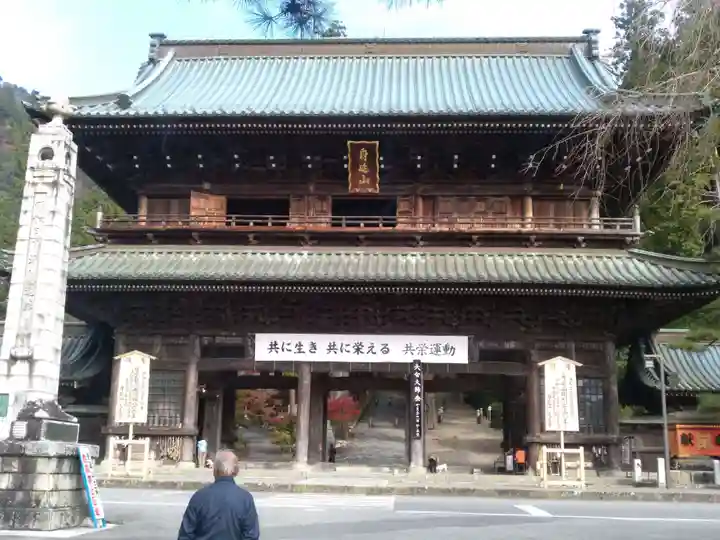 久遠寺の山門・神門