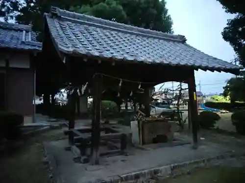 井出神社の手水舎
