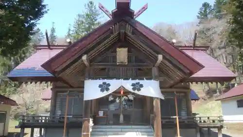 新得神社の本殿・本堂