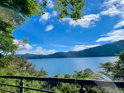九頭龍神社本宮の{uncategorized: "未分類", other: "その他", undefined: "問題あり", building: "その他建物", grave: "お墓", sacred_gate: "鳥居", guardian: "狛犬", statue: "像", buddha: "仏像", history: "歴史", nature: "自然", garden: "庭園", animal: "動物", pagoda: "塔", temizu: "手水舎", mountain_gate: "山門・神門", sanctuary: "本殿・本堂", subordinate: "末社・摂社", art: "芸術", scenery: "景色", jizo: "地蔵", ema: "絵馬", goshuin: "御朱印", omikuji: "おみくじ", items: "授与品その他", amulet: "お守り", goshuincho: "御朱印帳", eats: "食事", festival: "お祭り", votive_dance: "神楽", shichigosan: "七五三参", wedding: "結婚式", experience: "体験その他", initially: "初詣", around: "周辺", anti_infection: "感染症対策"}