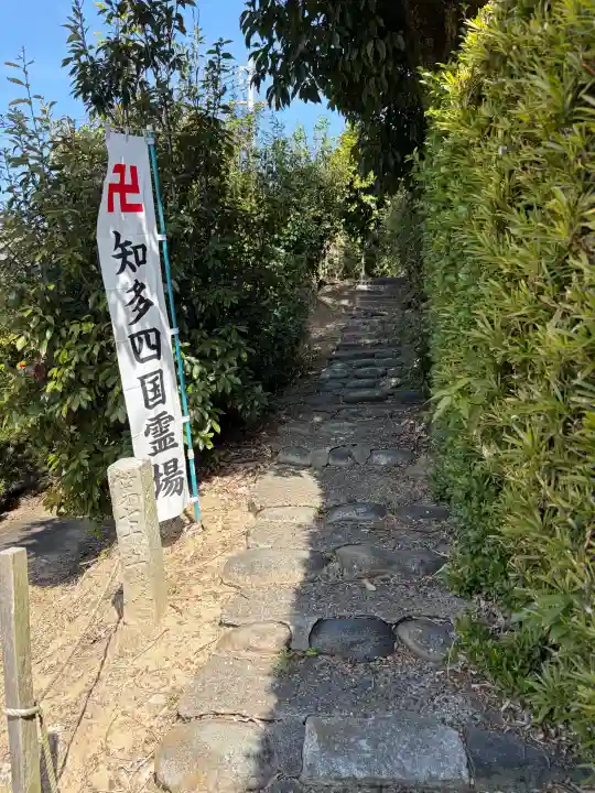 誕生堂の{uncategorized: "未分類", other: "その他", undefined: "問題あり", building: "その他建物", grave: "お墓", sacred_gate: "鳥居", guardian: "狛犬", statue: "像", buddha: "仏像", history: "歴史", nature: "自然", garden: "庭園", animal: "動物", pagoda: "塔", temizu: "手水舎", mountain_gate: "山門・神門", sanctuary: "本殿・本堂", subordinate: "末社・摂社", art: "芸術", scenery: "景色", jizo: "地蔵", ema: "絵馬", goshuin: "御朱印", omikuji: "おみくじ", items: "授与品その他", amulet: "お守り", goshuincho: "御朱印帳", eats: "食事", festival: "お祭り", votive_dance: "神楽", shichigosan: "七五三参", wedding: "結婚式", experience: "体験その他", initially: "初詣", around: "周辺", anti_infection: "感染症対策"}