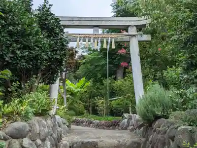 横浜御嶽神社の鳥居