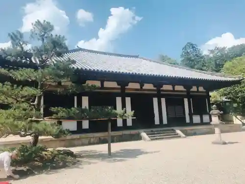 秋篠寺の本殿・本堂