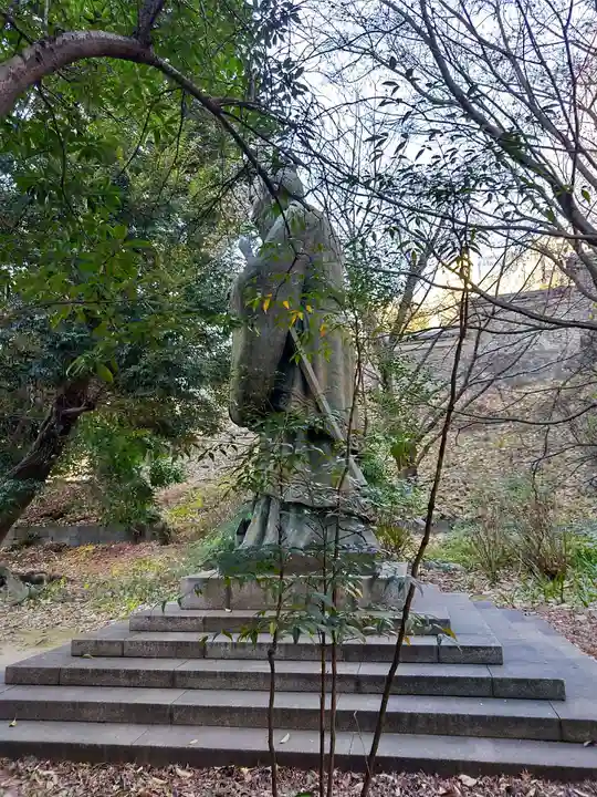 湯島聖堂の像