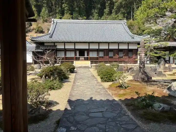 興聖寺(興聖寶林禅寺)の{uncategorized: "未分類", other: "その他", undefined: "問題あり", building: "その他建物", grave: "お墓", sacred_gate: "鳥居", guardian: "狛犬", statue: "像", buddha: "仏像", history: "歴史", nature: "自然", garden: "庭園", animal: "動物", pagoda: "塔", temizu: "手水舎", mountain_gate: "山門・神門", sanctuary: "本殿・本堂", subordinate: "末社・摂社", art: "芸術", scenery: "景色", jizo: "地蔵", ema: "絵馬", goshuin: "御朱印", omikuji: "おみくじ", items: "授与品その他", amulet: "お守り", goshuincho: "御朱印帳", eats: "食事", festival: "お祭り", votive_dance: "神楽", shichigosan: "七五三参", wedding: "結婚式", experience: "体験その他", initially: "初詣", around: "周辺", anti_infection: "感染症対策"}