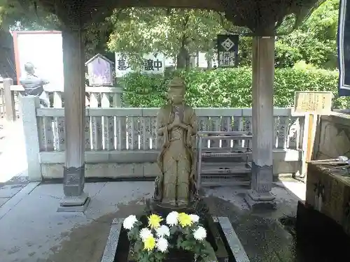 題経寺（柴又帝釈天）の手水舎