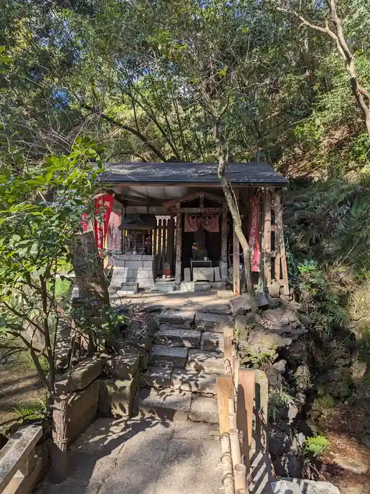 明王院(満願寺別院)の末社・摂社