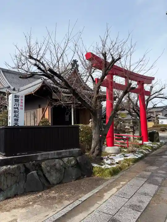 苅安賀稲荷の{uncategorized: "未分類", other: "その他", undefined: "問題あり", building: "その他建物", grave: "お墓", sacred_gate: "鳥居", guardian: "狛犬", statue: "像", buddha: "仏像", history: "歴史", nature: "自然", garden: "庭園", animal: "動物", pagoda: "塔", temizu: "手水舎", mountain_gate: "山門・神門", sanctuary: "本殿・本堂", subordinate: "末社・摂社", art: "芸術", scenery: "景色", jizo: "地蔵", ema: "絵馬", goshuin: "御朱印", omikuji: "おみくじ", items: "授与品その他", amulet: "お守り", goshuincho: "御朱印帳", eats: "食事", festival: "お祭り", votive_dance: "神楽", shichigosan: "七五三参", wedding: "結婚式", experience: "体験その他", initially: "初詣", around: "周辺", anti_infection: "感染症対策"}