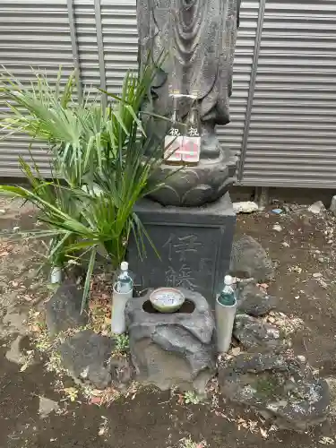 靍護稲荷神社の{uncategorized: "未分類", other: "その他", undefined: "問題あり", building: "その他建物", grave: "お墓", sacred_gate: "鳥居", guardian: "狛犬", statue: "像", buddha: "仏像", history: "歴史", nature: "自然", garden: "庭園", animal: "動物", pagoda: "塔", temizu: "手水舎", mountain_gate: "山門・神門", sanctuary: "本殿・本堂", subordinate: "末社・摂社", art: "芸術", scenery: "景色", jizo: "地蔵", ema: "絵馬", goshuin: "御朱印", omikuji: "おみくじ", items: "授与品その他", amulet: "お守り", goshuincho: "御朱印帳", eats: "食事", festival: "お祭り", votive_dance: "神楽", shichigosan: "七五三参", wedding: "結婚式", experience: "体験その他", initially: "初詣", around: "周辺", anti_infection: "感染症対策"}