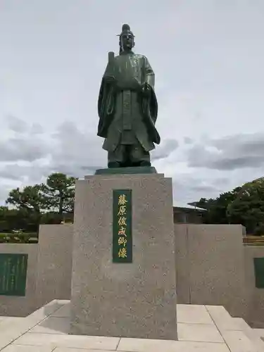 八百富神社の像