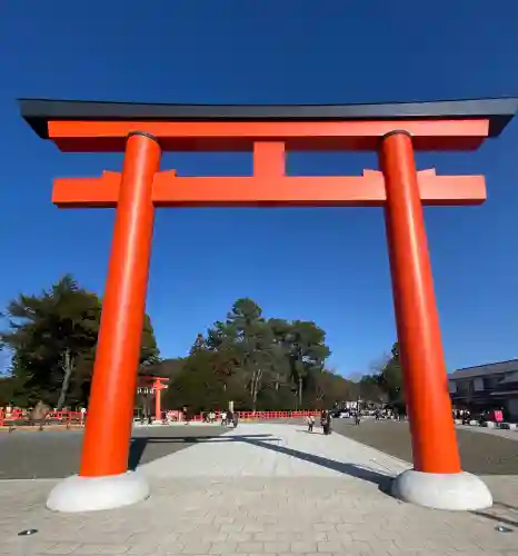 賀茂別雷神社（上賀茂神社）の{uncategorized: "未分類", other: "その他", undefined: "問題あり", building: "その他建物", grave: "お墓", sacred_gate: "鳥居", guardian: "狛犬", statue: "像", buddha: "仏像", history: "歴史", nature: "自然", garden: "庭園", animal: "動物", pagoda: "塔", temizu: "手水舎", mountain_gate: "山門・神門", sanctuary: "本殿・本堂", subordinate: "末社・摂社", art: "芸術", scenery: "景色", jizo: "地蔵", ema: "絵馬", goshuin: "御朱印", omikuji: "おみくじ", items: "授与品その他", amulet: "お守り", goshuincho: "御朱印帳", eats: "食事", festival: "お祭り", votive_dance: "神楽", shichigosan: "七五三参", wedding: "結婚式", experience: "体験その他", initially: "初詣", around: "周辺", anti_infection: "感染症対策"}