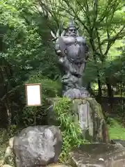 八王寺の像