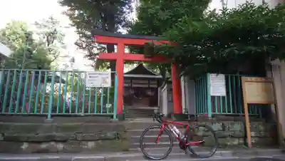 出世稲荷神社（春日稲荷神社）の鳥居