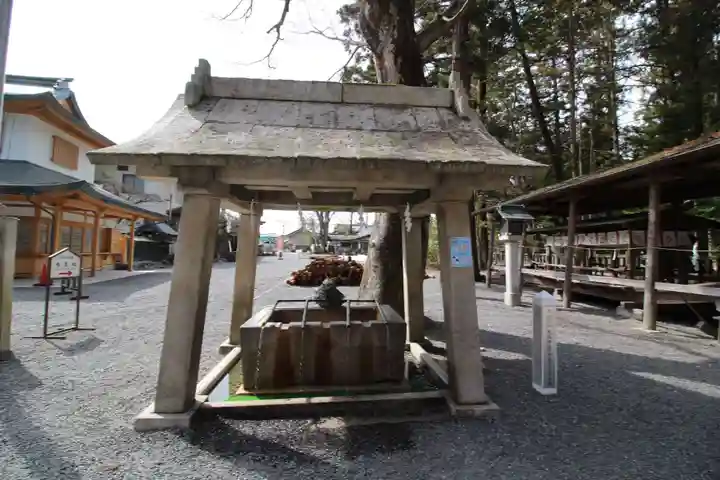 穂高神社本宮の手水舎