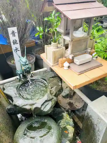 快神社の手水舎