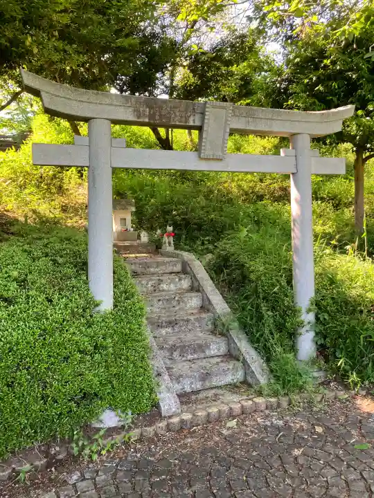 勝姫稲荷神社の{uncategorized: "未分類", other: "その他", undefined: "問題あり", building: "その他建物", grave: "お墓", sacred_gate: "鳥居", guardian: "狛犬", statue: "像", buddha: "仏像", history: "歴史", nature: "自然", garden: "庭園", animal: "動物", pagoda: "塔", temizu: "手水舎", mountain_gate: "山門・神門", sanctuary: "本殿・本堂", subordinate: "末社・摂社", art: "芸術", scenery: "景色", jizo: "地蔵", ema: "絵馬", goshuin: "御朱印", omikuji: "おみくじ", items: "授与品その他", amulet: "お守り", goshuincho: "御朱印帳", eats: "食事", festival: "お祭り", votive_dance: "神楽", shichigosan: "七五三参", wedding: "結婚式", experience: "体験その他", initially: "初詣", around: "周辺", anti_infection: "感染症対策"}