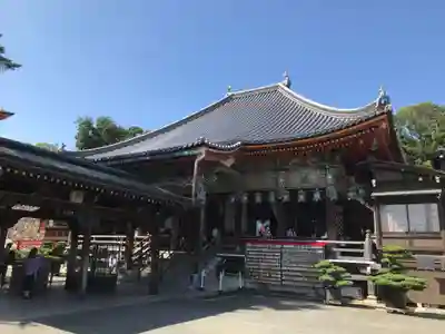 中山寺の本殿・本堂