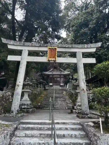 天之御中主尊神社の{uncategorized: "未分類", other: "その他", undefined: "問題あり", building: "その他建物", grave: "お墓", sacred_gate: "鳥居", guardian: "狛犬", statue: "像", buddha: "仏像", history: "歴史", nature: "自然", garden: "庭園", animal: "動物", pagoda: "塔", temizu: "手水舎", mountain_gate: "山門・神門", sanctuary: "本殿・本堂", subordinate: "末社・摂社", art: "芸術", scenery: "景色", jizo: "地蔵", ema: "絵馬", goshuin: "御朱印", omikuji: "おみくじ", items: "授与品その他", amulet: "お守り", goshuincho: "御朱印帳", eats: "食事", festival: "お祭り", votive_dance: "神楽", shichigosan: "七五三参", wedding: "結婚式", experience: "体験その他", initially: "初詣", around: "周辺", anti_infection: "感染症対策"}