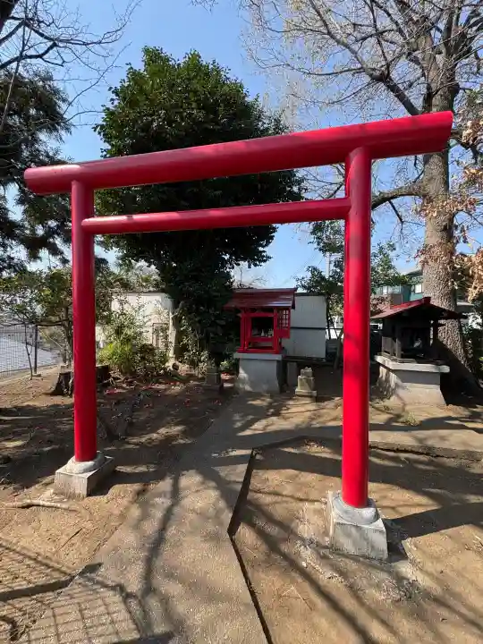榎稲荷神社・蚕影神社の{uncategorized: "未分類", other: "その他", undefined: "問題あり", building: "その他建物", grave: "お墓", sacred_gate: "鳥居", guardian: "狛犬", statue: "像", buddha: "仏像", history: "歴史", nature: "自然", garden: "庭園", animal: "動物", pagoda: "塔", temizu: "手水舎", mountain_gate: "山門・神門", sanctuary: "本殿・本堂", subordinate: "末社・摂社", art: "芸術", scenery: "景色", jizo: "地蔵", ema: "絵馬", goshuin: "御朱印", omikuji: "おみくじ", items: "授与品その他", amulet: "お守り", goshuincho: "御朱印帳", eats: "食事", festival: "お祭り", votive_dance: "神楽", shichigosan: "七五三参", wedding: "結婚式", experience: "体験その他", initially: "初詣", around: "周辺", anti_infection: "感染症対策"}