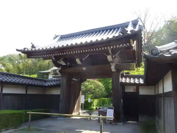 心行寺の山門・神門