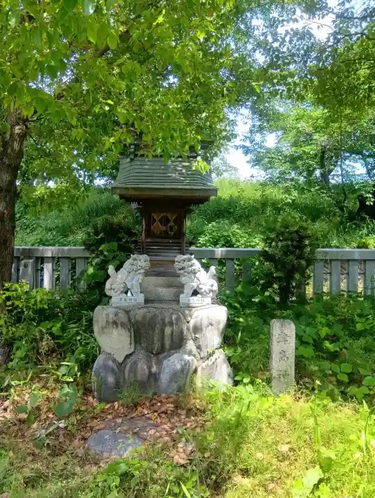 八幡神社の{uncategorized: "未分類", other: "その他", undefined: "問題あり", building: "その他建物", grave: "お墓", sacred_gate: "鳥居", guardian: "狛犬", statue: "像", buddha: "仏像", history: "歴史", nature: "自然", garden: "庭園", animal: "動物", pagoda: "塔", temizu: "手水舎", mountain_gate: "山門・神門", sanctuary: "本殿・本堂", subordinate: "末社・摂社", art: "芸術", scenery: "景色", jizo: "地蔵", ema: "絵馬", goshuin: "御朱印", omikuji: "おみくじ", items: "授与品その他", amulet: "お守り", goshuincho: "御朱印帳", eats: "食事", festival: "お祭り", votive_dance: "神楽", shichigosan: "七五三参", wedding: "結婚式", experience: "体験その他", initially: "初詣", around: "周辺", anti_infection: "感染症対策"}