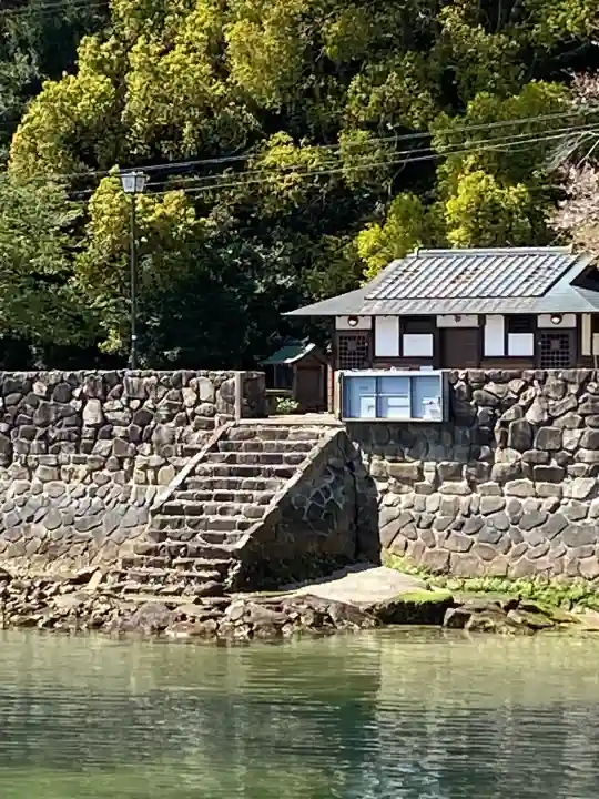 厳島神社の{uncategorized: "未分類", other: "その他", undefined: "問題あり", building: "その他建物", grave: "お墓", sacred_gate: "鳥居", guardian: "狛犬", statue: "像", buddha: "仏像", history: "歴史", nature: "自然", garden: "庭園", animal: "動物", pagoda: "塔", temizu: "手水舎", mountain_gate: "山門・神門", sanctuary: "本殿・本堂", subordinate: "末社・摂社", art: "芸術", scenery: "景色", jizo: "地蔵", ema: "絵馬", goshuin: "御朱印", omikuji: "おみくじ", items: "授与品その他", amulet: "お守り", goshuincho: "御朱印帳", eats: "食事", festival: "お祭り", votive_dance: "神楽", shichigosan: "七五三参", wedding: "結婚式", experience: "体験その他", initially: "初詣", around: "周辺", anti_infection: "感染症対策"}
