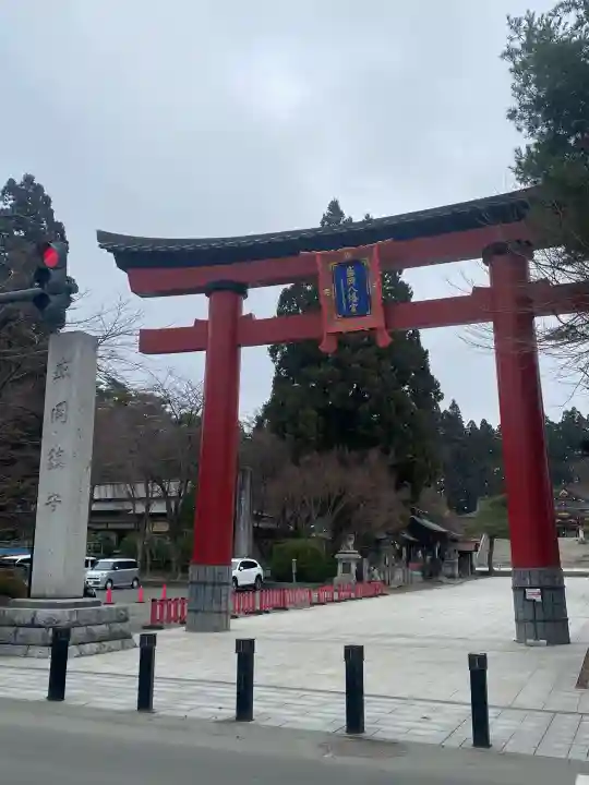 盛岡八幡宮の{uncategorized: "未分類", other: "その他", undefined: "問題あり", building: "その他建物", grave: "お墓", sacred_gate: "鳥居", guardian: "狛犬", statue: "像", buddha: "仏像", history: "歴史", nature: "自然", garden: "庭園", animal: "動物", pagoda: "塔", temizu: "手水舎", mountain_gate: "山門・神門", sanctuary: "本殿・本堂", subordinate: "末社・摂社", art: "芸術", scenery: "景色", jizo: "地蔵", ema: "絵馬", goshuin: "御朱印", omikuji: "おみくじ", items: "授与品その他", amulet: "お守り", goshuincho: "御朱印帳", eats: "食事", festival: "お祭り", votive_dance: "神楽", shichigosan: "七五三参", wedding: "結婚式", experience: "体験その他", initially: "初詣", around: "周辺", anti_infection: "感染症対策"}