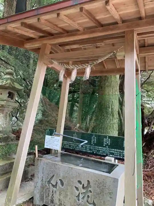 諭鶴羽神社の手水舎