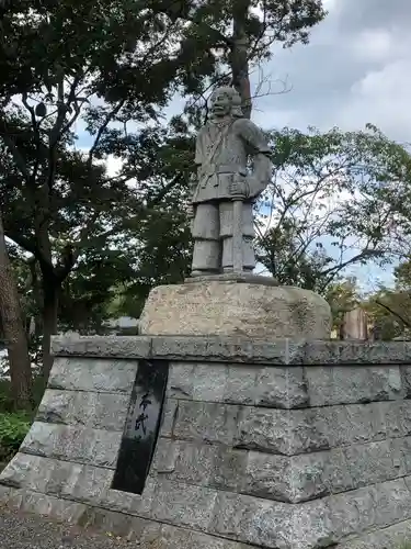 焼津神社の像