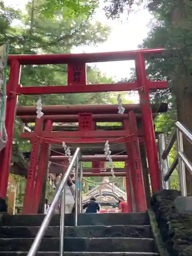 新屋山神社の鳥居