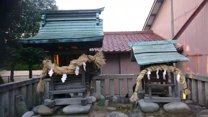 津嶋神社(萩原町西御堂)の末社・摂社