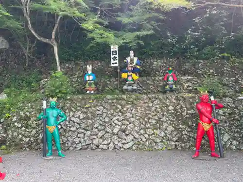 桃太郎神社（栗栖）の像