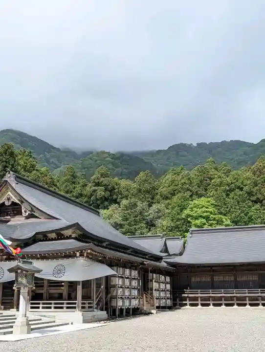 彌彦神社の{uncategorized: "未分類", other: "その他", undefined: "問題あり", building: "その他建物", grave: "お墓", sacred_gate: "鳥居", guardian: "狛犬", statue: "像", buddha: "仏像", history: "歴史", nature: "自然", garden: "庭園", animal: "動物", pagoda: "塔", temizu: "手水舎", mountain_gate: "山門・神門", sanctuary: "本殿・本堂", subordinate: "末社・摂社", art: "芸術", scenery: "景色", jizo: "地蔵", ema: "絵馬", goshuin: "御朱印", omikuji: "おみくじ", items: "授与品その他", amulet: "お守り", goshuincho: "御朱印帳", eats: "食事", festival: "お祭り", votive_dance: "神楽", shichigosan: "七五三参", wedding: "結婚式", experience: "体験その他", initially: "初詣", around: "周辺", anti_infection: "感染症対策"}