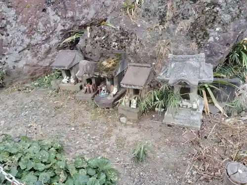 岩神稲荷神社の末社・摂社