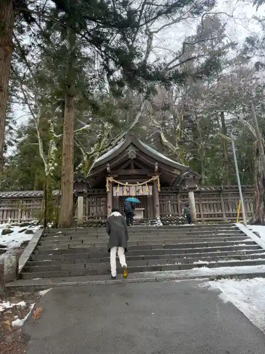諏訪大社上社前宮の{uncategorized: "未分類", other: "その他", undefined: "問題あり", building: "その他建物", grave: "お墓", sacred_gate: "鳥居", guardian: "狛犬", statue: "像", buddha: "仏像", history: "歴史", nature: "自然", garden: "庭園", animal: "動物", pagoda: "塔", temizu: "手水舎", mountain_gate: "山門・神門", sanctuary: "本殿・本堂", subordinate: "末社・摂社", art: "芸術", scenery: "景色", jizo: "地蔵", ema: "絵馬", goshuin: "御朱印", omikuji: "おみくじ", items: "授与品その他", amulet: "お守り", goshuincho: "御朱印帳", eats: "食事", festival: "お祭り", votive_dance: "神楽", shichigosan: "七五三参", wedding: "結婚式", experience: "体験その他", initially: "初詣", around: "周辺", anti_infection: "感染症対策"}