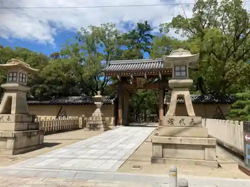 西宮神社の山門