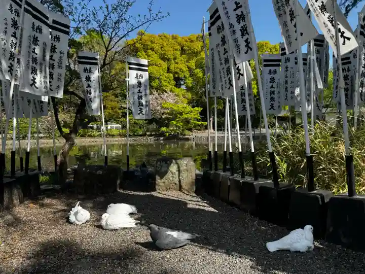白旗神社の{uncategorized: "未分類", other: "その他", undefined: "問題あり", building: "その他建物", grave: "お墓", sacred_gate: "鳥居", guardian: "狛犬", statue: "像", buddha: "仏像", history: "歴史", nature: "自然", garden: "庭園", animal: "動物", pagoda: "塔", temizu: "手水舎", mountain_gate: "山門・神門", sanctuary: "本殿・本堂", subordinate: "末社・摂社", art: "芸術", scenery: "景色", jizo: "地蔵", ema: "絵馬", goshuin: "御朱印", omikuji: "おみくじ", items: "授与品その他", amulet: "お守り", goshuincho: "御朱印帳", eats: "食事", festival: "お祭り", votive_dance: "神楽", shichigosan: "七五三参", wedding: "結婚式", experience: "体験その他", initially: "初詣", around: "周辺", anti_infection: "感染症対策"}