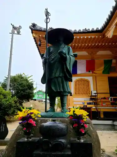 寳泉寺の像