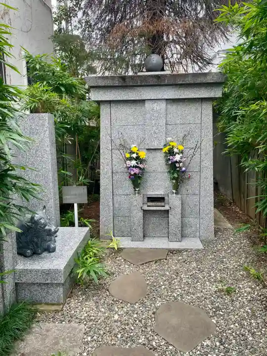専念寺の{uncategorized: "未分類", other: "その他", undefined: "問題あり", building: "その他建物", grave: "お墓", sacred_gate: "鳥居", guardian: "狛犬", statue: "像", buddha: "仏像", history: "歴史", nature: "自然", garden: "庭園", animal: "動物", pagoda: "塔", temizu: "手水舎", mountain_gate: "山門・神門", sanctuary: "本殿・本堂", subordinate: "末社・摂社", art: "芸術", scenery: "景色", jizo: "地蔵", ema: "絵馬", goshuin: "御朱印", omikuji: "おみくじ", items: "授与品その他", amulet: "お守り", goshuincho: "御朱印帳", eats: "食事", festival: "お祭り", votive_dance: "神楽", shichigosan: "七五三参", wedding: "結婚式", experience: "体験その他", initially: "初詣", around: "周辺", anti_infection: "感染症対策"}
