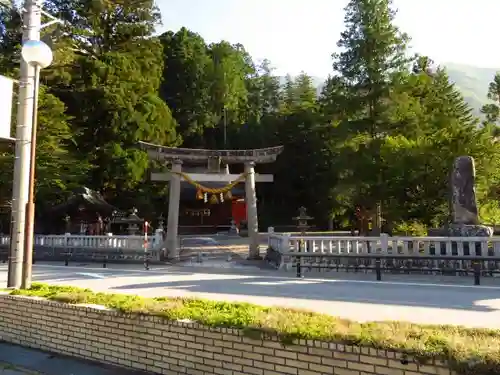 穂高神社本宮の鳥居