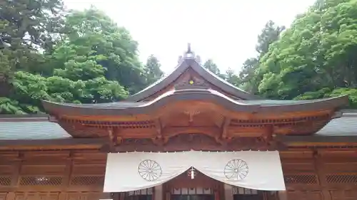 穂高神社本宮の本殿