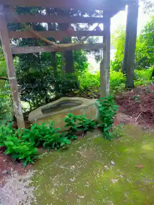 菅布禰神社の手水舎
