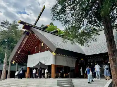 北海道神宮の{uncategorized: "未分類", other: "その他", undefined: "問題あり", building: "その他建物", grave: "お墓", sacred_gate: "鳥居", guardian: "狛犬", statue: "像", buddha: "仏像", history: "歴史", nature: "自然", garden: "庭園", animal: "動物", pagoda: "塔", temizu: "手水舎", mountain_gate: "山門・神門", sanctuary: "本殿・本堂", subordinate: "末社・摂社", art: "芸術", scenery: "景色", jizo: "地蔵", ema: "絵馬", goshuin: "御朱印", omikuji: "おみくじ", items: "授与品その他", amulet: "お守り", goshuincho: "御朱印帳", eats: "食事", festival: "お祭り", votive_dance: "神楽", shichigosan: "七五三参", wedding: "結婚式", experience: "体験その他", initially: "初詣", around: "周辺", anti_infection: "感染症対策"}