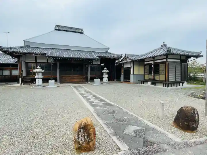 慶徳寺の{uncategorized: "未分類", other: "その他", undefined: "問題あり", building: "その他建物", grave: "お墓", sacred_gate: "鳥居", guardian: "狛犬", statue: "像", buddha: "仏像", history: "歴史", nature: "自然", garden: "庭園", animal: "動物", pagoda: "塔", temizu: "手水舎", mountain_gate: "山門・神門", sanctuary: "本殿・本堂", subordinate: "末社・摂社", art: "芸術", scenery: "景色", jizo: "地蔵", ema: "絵馬", goshuin: "御朱印", omikuji: "おみくじ", items: "授与品その他", amulet: "お守り", goshuincho: "御朱印帳", eats: "食事", festival: "お祭り", votive_dance: "神楽", shichigosan: "七五三参", wedding: "結婚式", experience: "体験その他", initially: "初詣", around: "周辺", anti_infection: "感染症対策"}