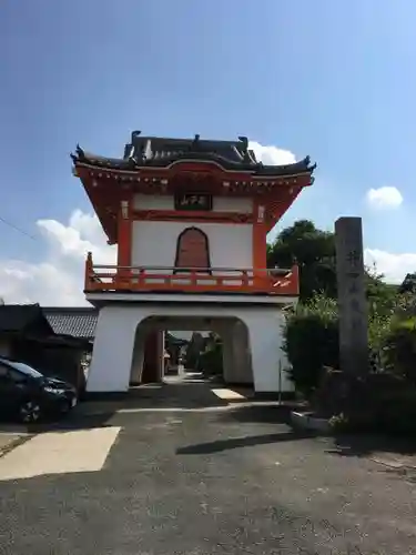 泉龍寺の山門・神門